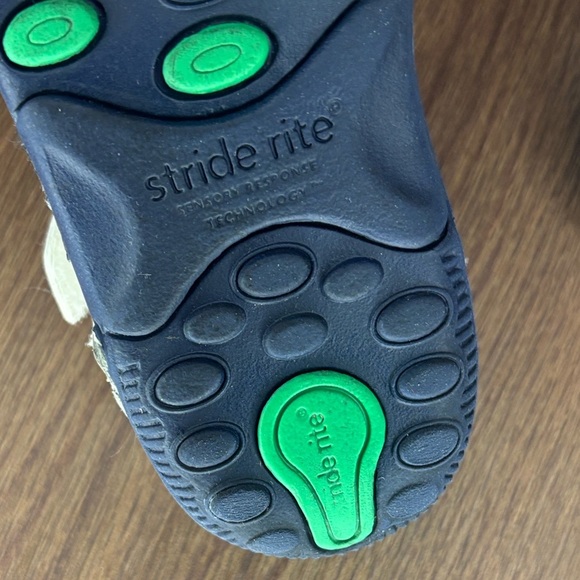 🔥🔥🔥Stride Rite White, Blue  and Gray Kids Sneakers Size: 7W Boys🔥🔥🔥 - Picture 2 of 9